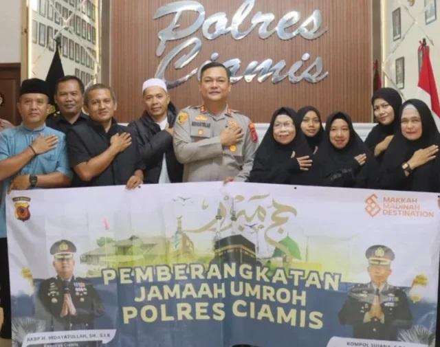Tangis Bahagia, 10 Warga Diberangkatan Umroh Polres Ciamis