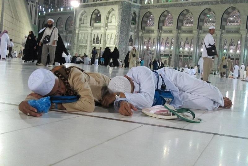 Guna Kelancaran Gerakan Jemaah, Arab Saudi Larang Jamaah Haji Rebahan di Halaman Masjid