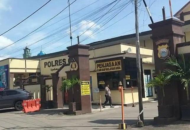Jadi Tersangka Penipuan Haji dan Umrah, Suami Istri Dijemput Paksa di Malang