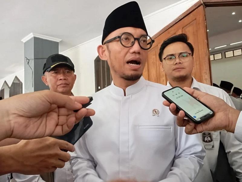 Pemerintah Minta Tunda Keberangkatan Jemaah Umrah, Persiapan Haji Tetap Jalan