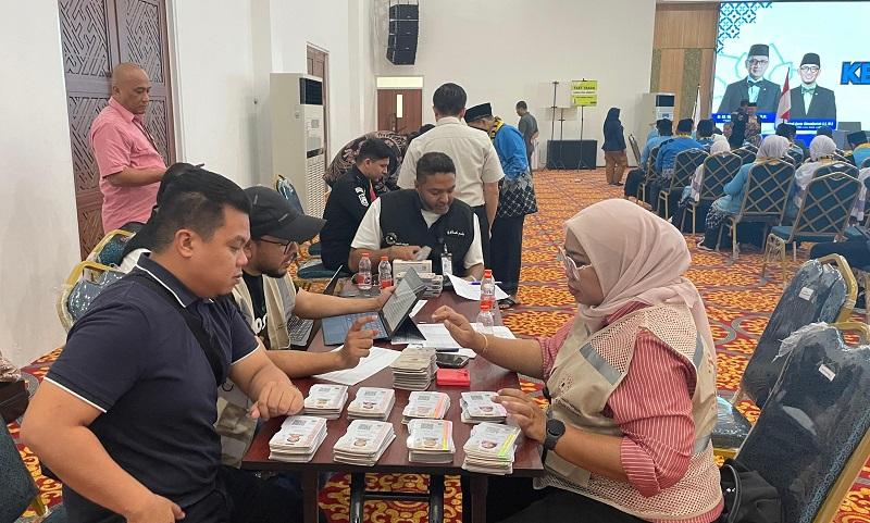 Jemaah Haji Berangkat Kloter Pertama, Ikuti Simulasi di Asrama Haji Cipondoh Banten