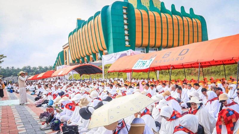 Ribuan Jemaah Hadiri Manasik Haji Akbar Pekanbaru 2026