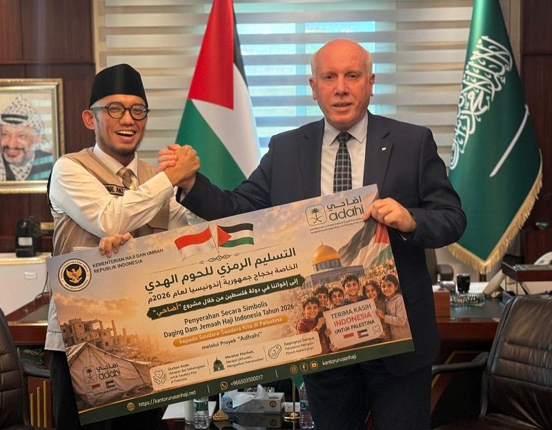 Kementerian Haji Serahkan Paket Daging DAM Jemaah Haji Indonesia untuk Rakyat Palestina