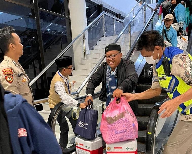 Meski Adanya Perubahan Jadual, Jemaah Haji Kloter BTH 03 Asal Riau Tiba dengan Selamat di Tanah Air