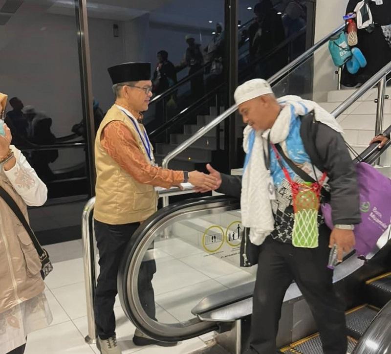 Jemaah Haji Kloter BTH-04 Asal Pekanbaru dan Siak Tiba di Embarkasi Batam dari Jeddah Arab Saudi
