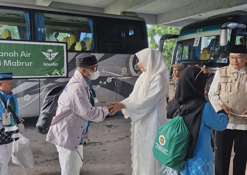 Jemaah Kloter BTH 11 Tiba di Tanah Air Gunakan Saudi Airlines, Wakil Bupati Inhil Ucapkan Syukur
