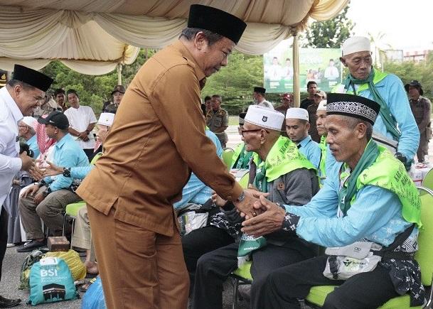 Air Mata dan Isak Tangis Bahagia Sambut Kepulangan Jemaah Haji Asal Inhu, Wabup Hendrizal Ucap Rasa Syukur