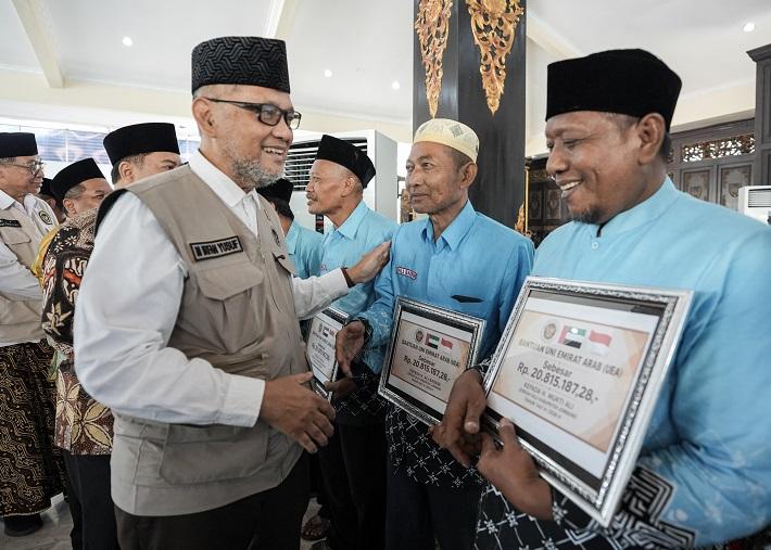 Usai Berhaji dan Dinilai Membutuhkan, 17 Jemaah Haji Jombang Terima Bantuan dari Uni Emirat Arab