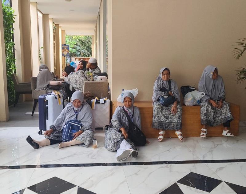 Batal Berangkat, 30 Jemaah Umrah Asal Mandailing Natal Sumut Terlantar di Medan