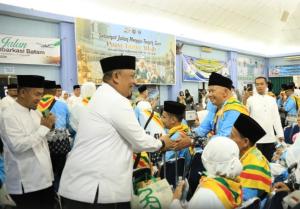 Bupati Rokan Hulu Antar 191 Jemaah Haji, Bergabung dengan Kloter BTH 8 Embarkasi Batam