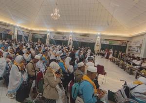 Jemaah Haji Kloter BTH-05 Asal Kampar Tiba di Embarkasi Batam, Kemehaj Riau Ucap Rasa Syukur