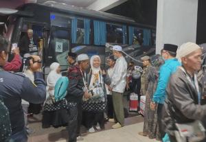 437 Jemaah Kloter BTH 07 Mendarat Mulus di Bandara Batam, Defizon: Seluruhnya Ditangani dengan Baik