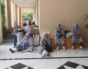 Batal Berangkat, 30 Jemaah Umrah Asal Mandailing Natal Sumut Terlantar di Medan
